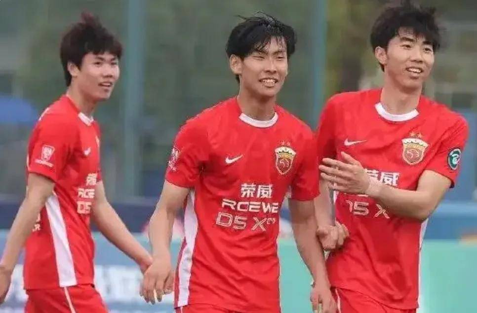 精英对决！国内足球联赛重燃激情之火